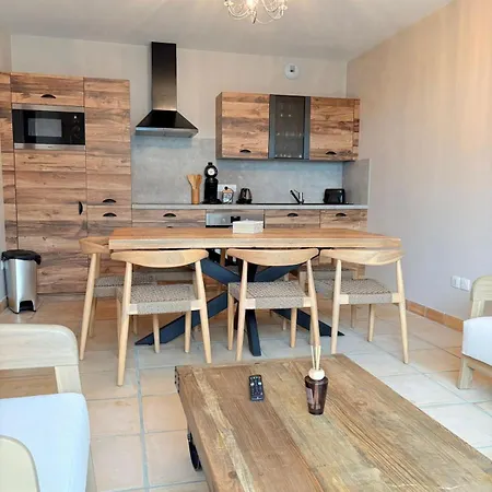 Coumeilles Apartman Leychert